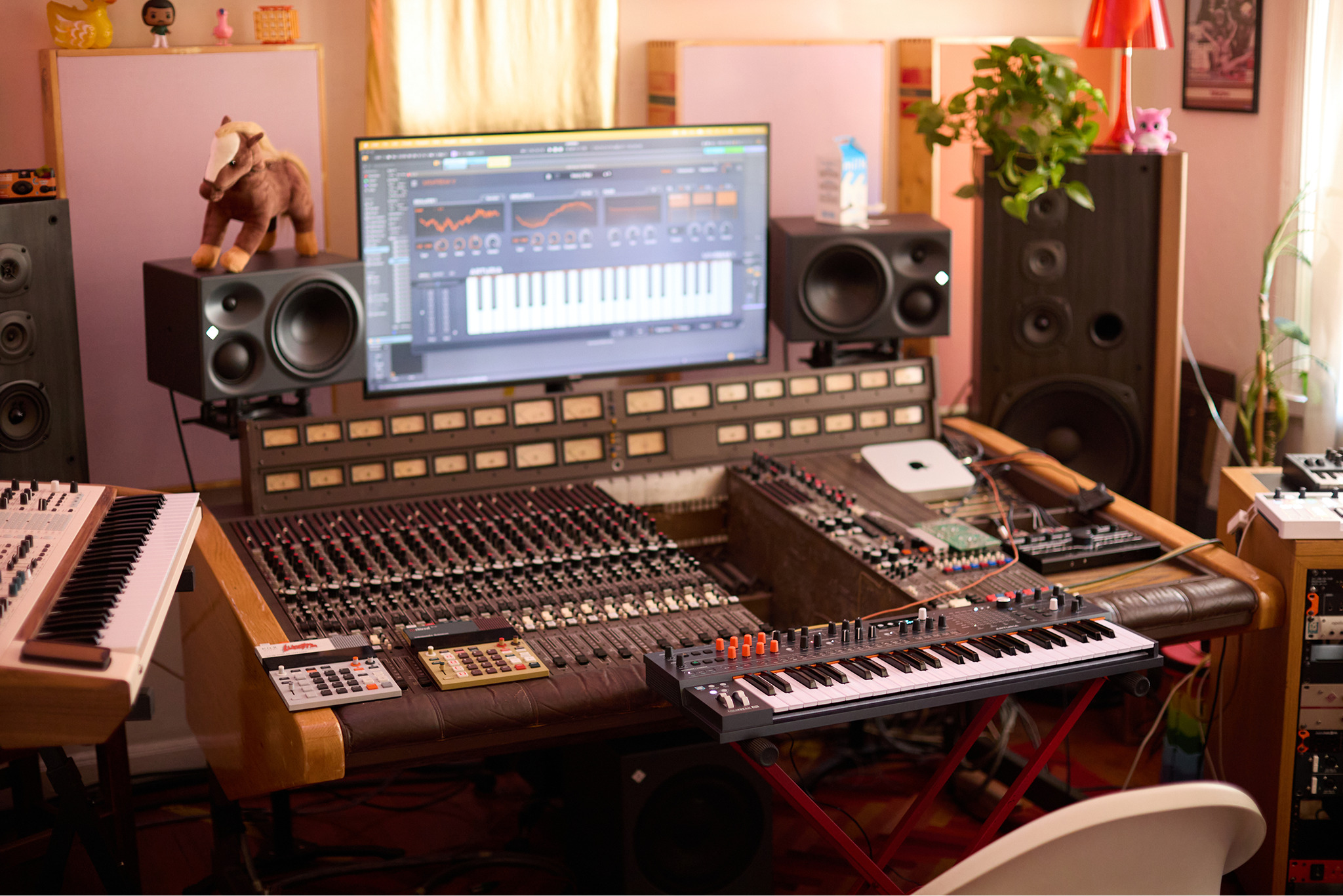 Arturia MiniFreak 49 в студії